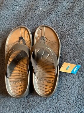 NWT Hoka One One Black Cushioned Flip Flop Sandals